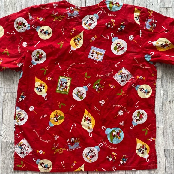 Disney Scrub Top Womens Large Christmas Ornaments Mickey Minnie Mouse Pockets - Picture 2 of 4